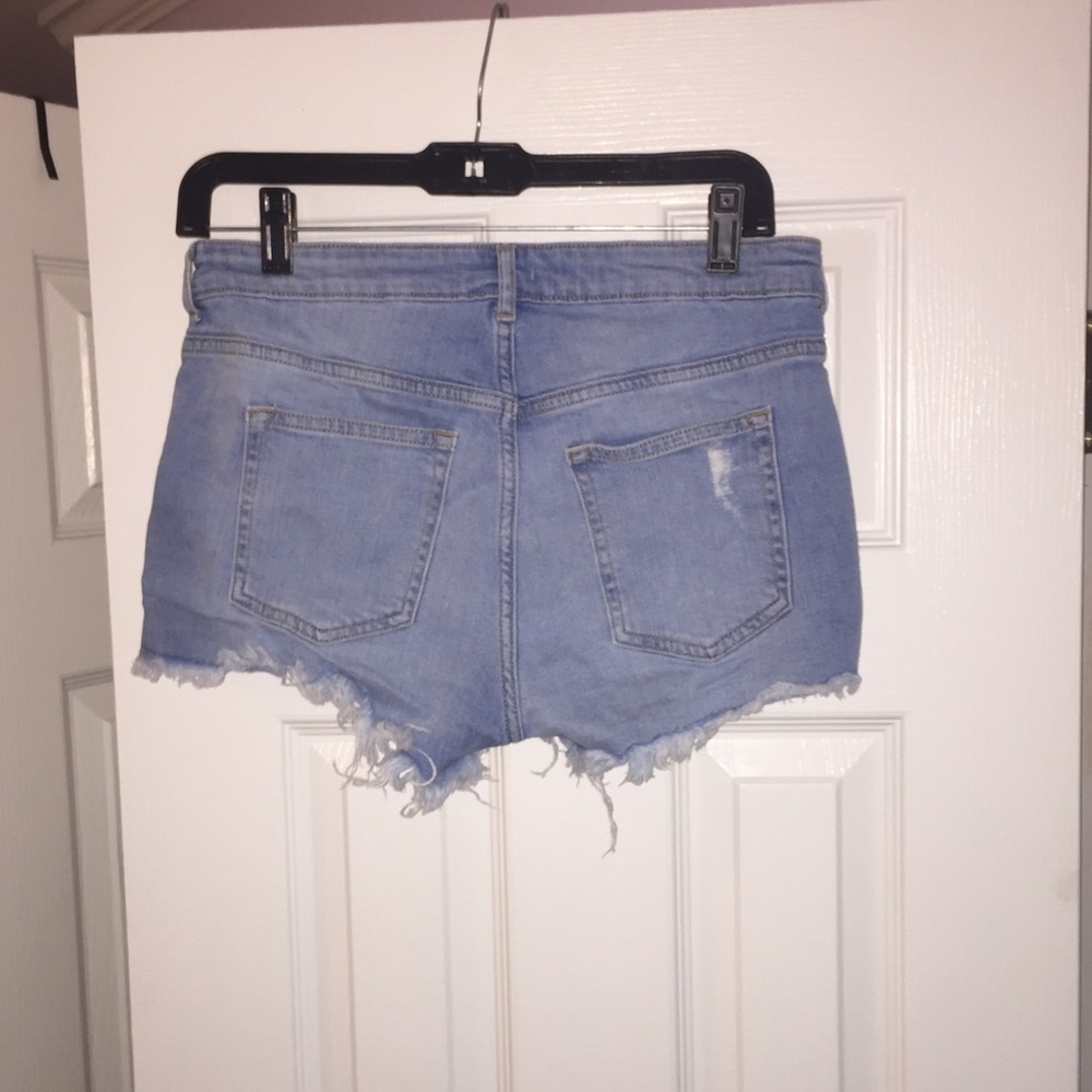 light wash distressed denim jean shorts - Picture 2 of 3